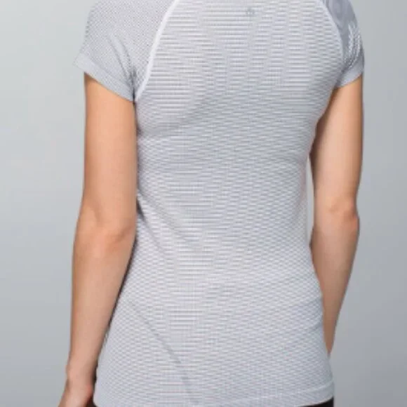 (6086)  🍋 LULULEMON RUN: Swiftly Tech Short Sleeve Crew Sz 2 **LOVED *STRIPE - Picture 2 of 9